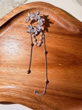Silver ear cuff with Pearls